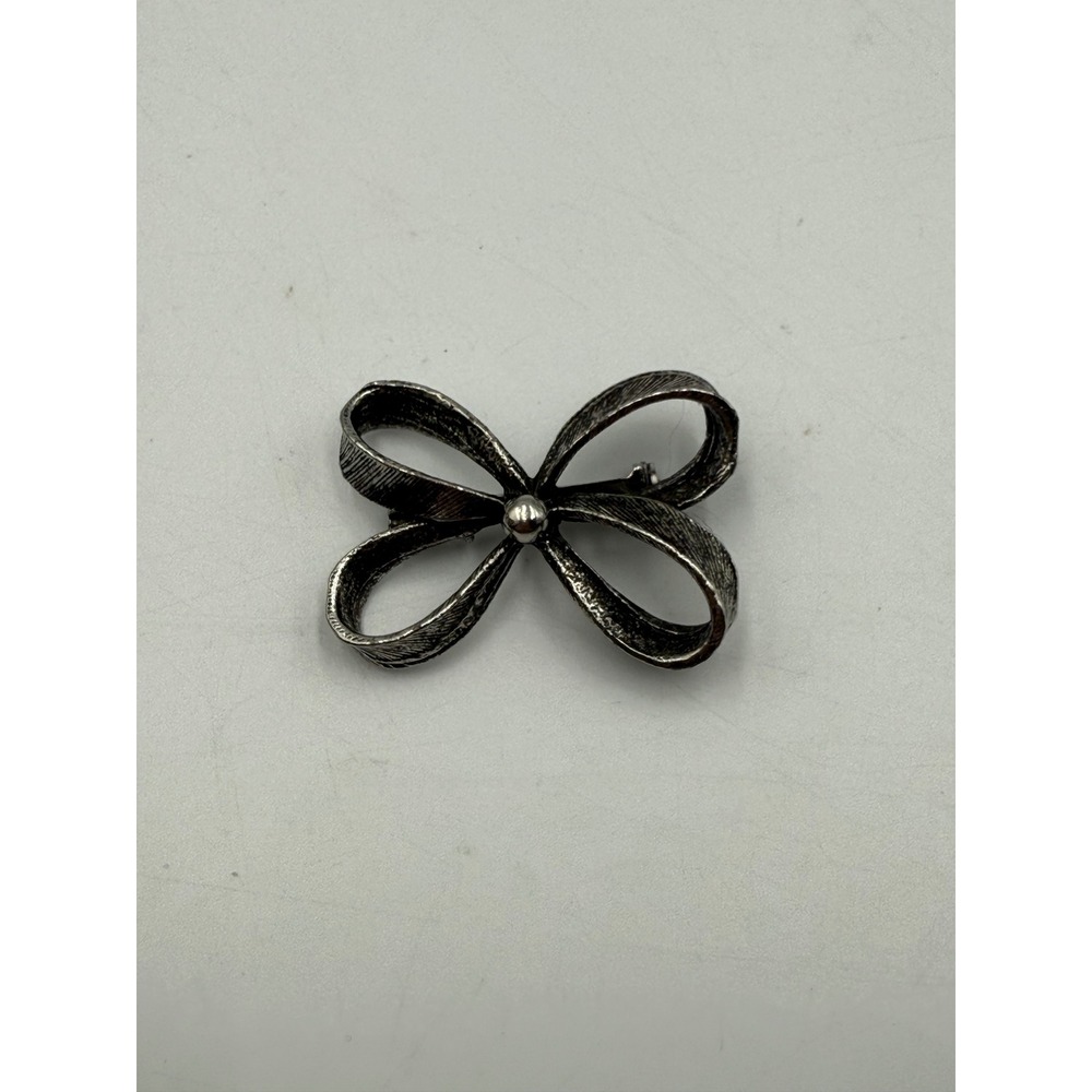 Vintage LIDZ Silver Tone Textured Bow Brooch Pin Ribbon Design Accessory